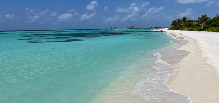 Beach @ Le Méridien Maldives