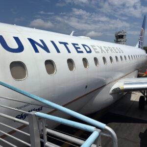 United Express E175